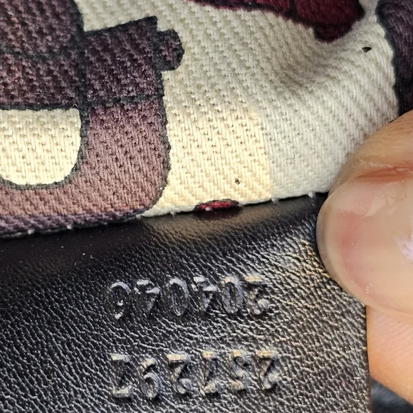 Gucci Patent Crescent Shoulder Bag - Picture 8 of 9